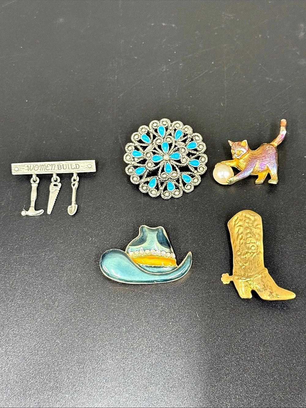 Vintage-Style Brooch Set in Gold & Blue
